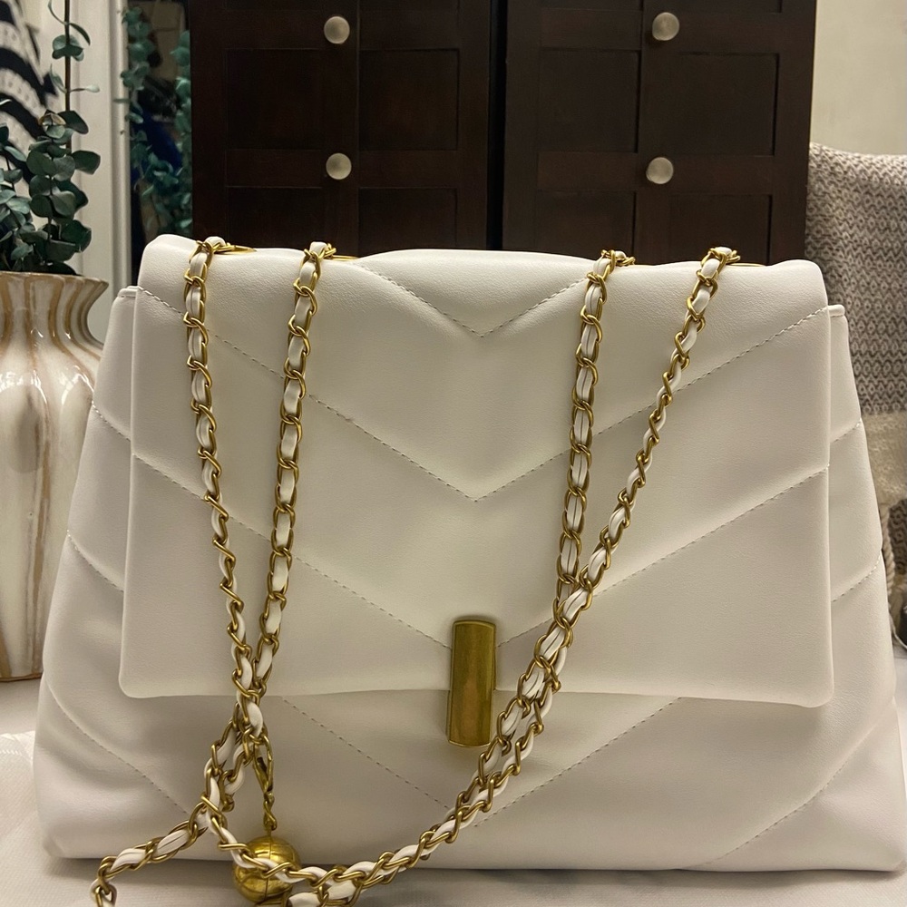 Elegant White Quilted Bag with Gold Chain